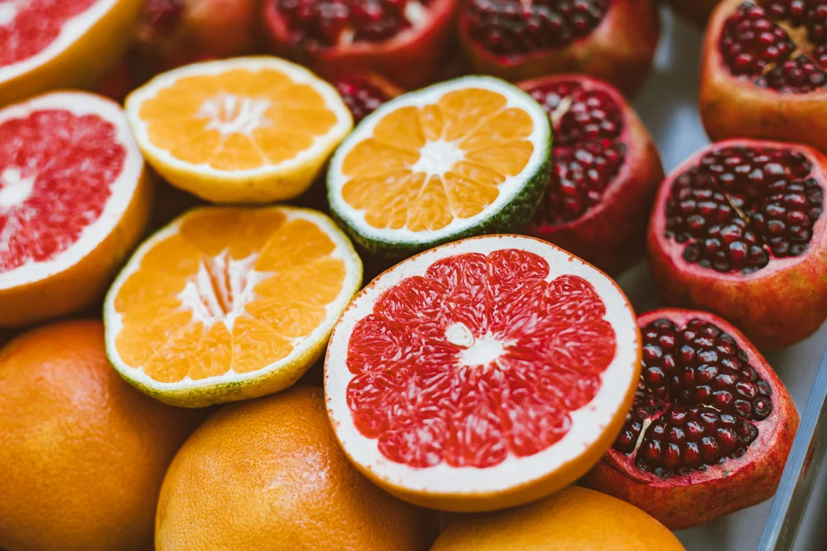 Naturalne składniki na zmarszczki — witamina C, kolagen i Centella asiatica z badaniami klinicznymi